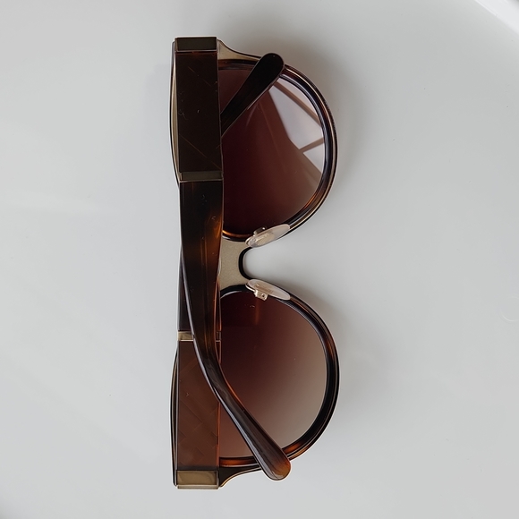 Burberry Sunglasses - Picture 5 of 16